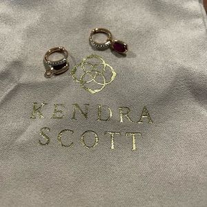 KENDRA SCOTT Nellie Huggie Earrings